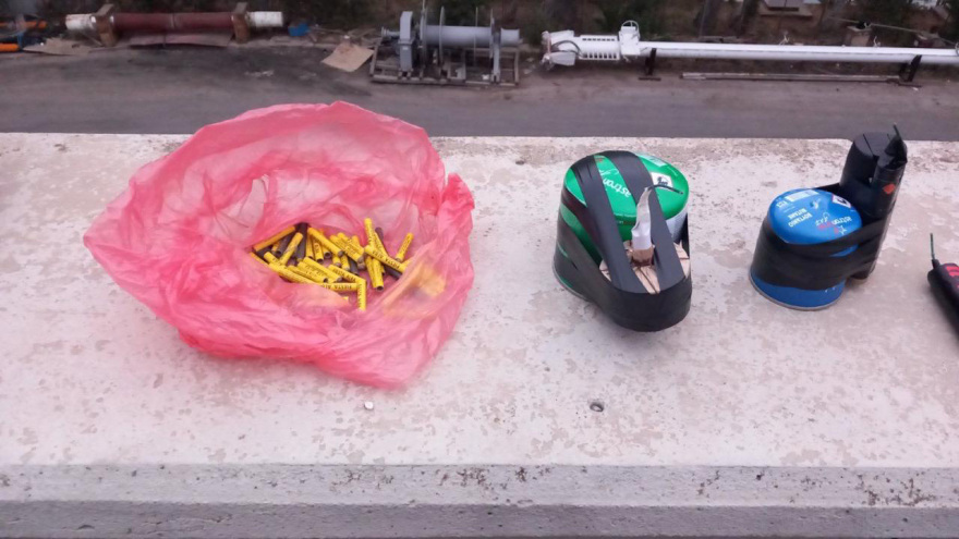 Επίθεση με κροτίδα σε λεωφορείο στον Πειραιά – Σύλληψη 14χρονου που είχε εκρηκτικά στο σακίδιό οτυ