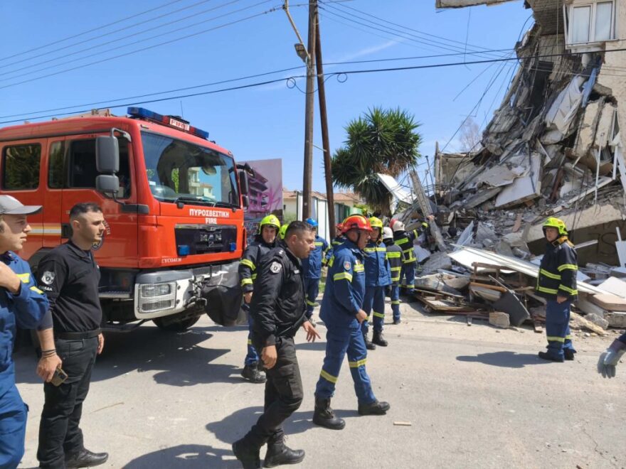 Κατέρρευσε διώροφη πολυκατοικία στην Κύπρο, φόβοι για εγκλωβισμένους - Δείτε φωτογραφίες