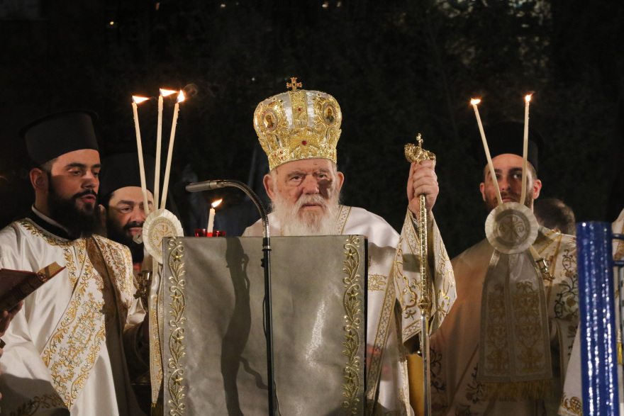 Με λαμπρότητα το «Χριστός Ανέστη» σε όλη τη χώρα: Το μήνυμα Ιερωνύμου για ελπίδα και ειρήνη, δείτε βίντεο και φωτογραφίες