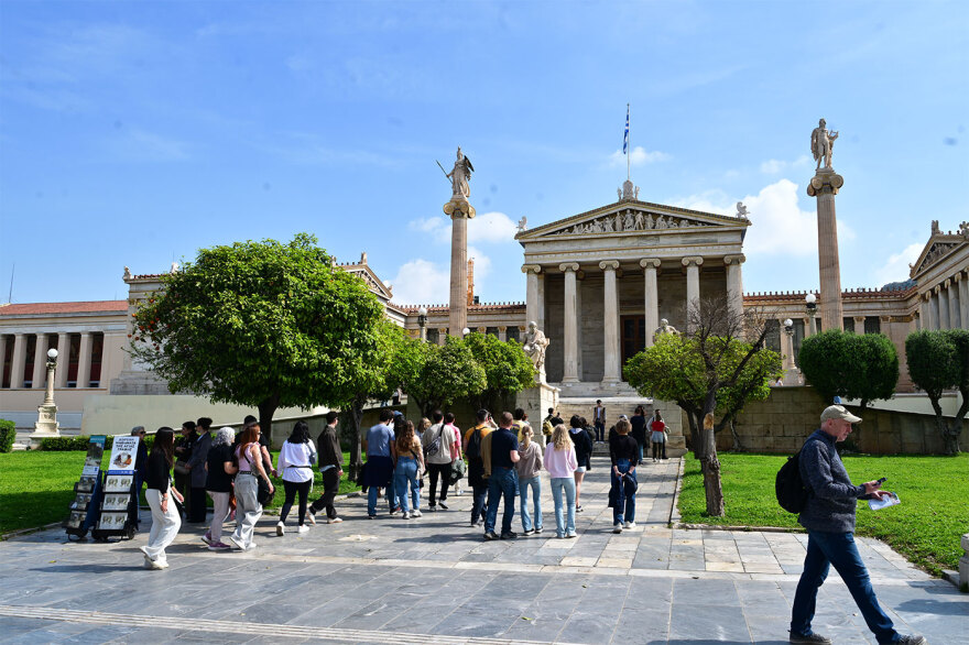 Άδειασε από κατοίκους η Αθήνα την Κυριακή του Πάσχα και «παραδόθηκε» στους τουρίστες, δείτε εικόνες