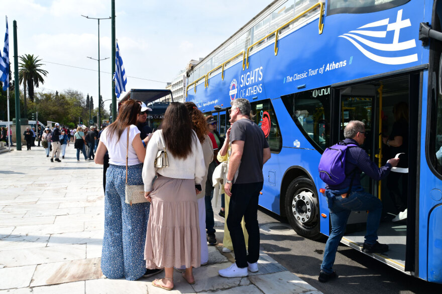 Άδειασε από κατοίκους η Αθήνα την Κυριακή του Πάσχα και «παραδόθηκε» στους τουρίστες, δείτε εικόνες