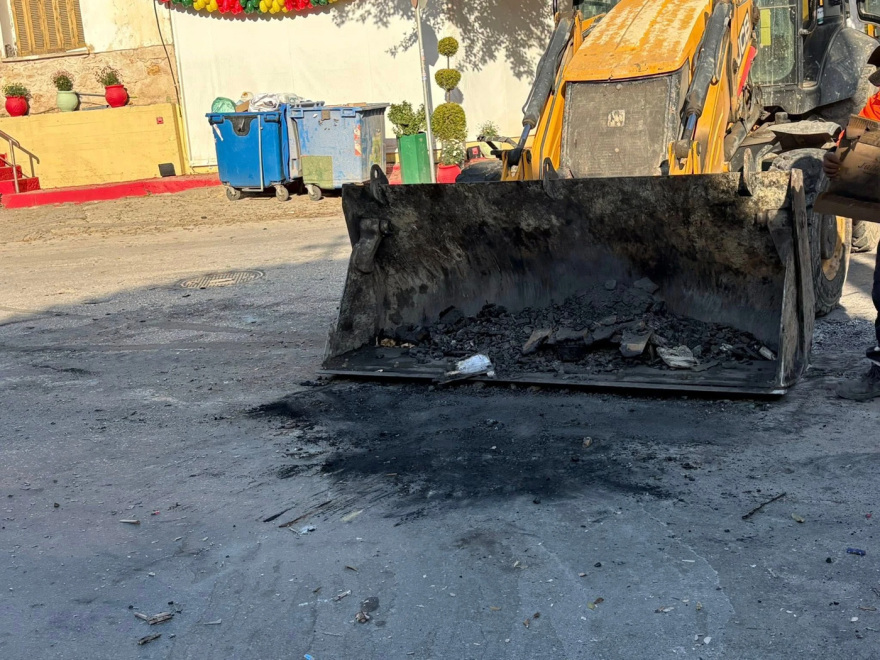 Εικόνες καταστροφής στο Ηράκλειο μετά την Ανάσταση: Έκαψαν φανάρια, δέντρα και κάδους - Δείτε φωτογραφίες