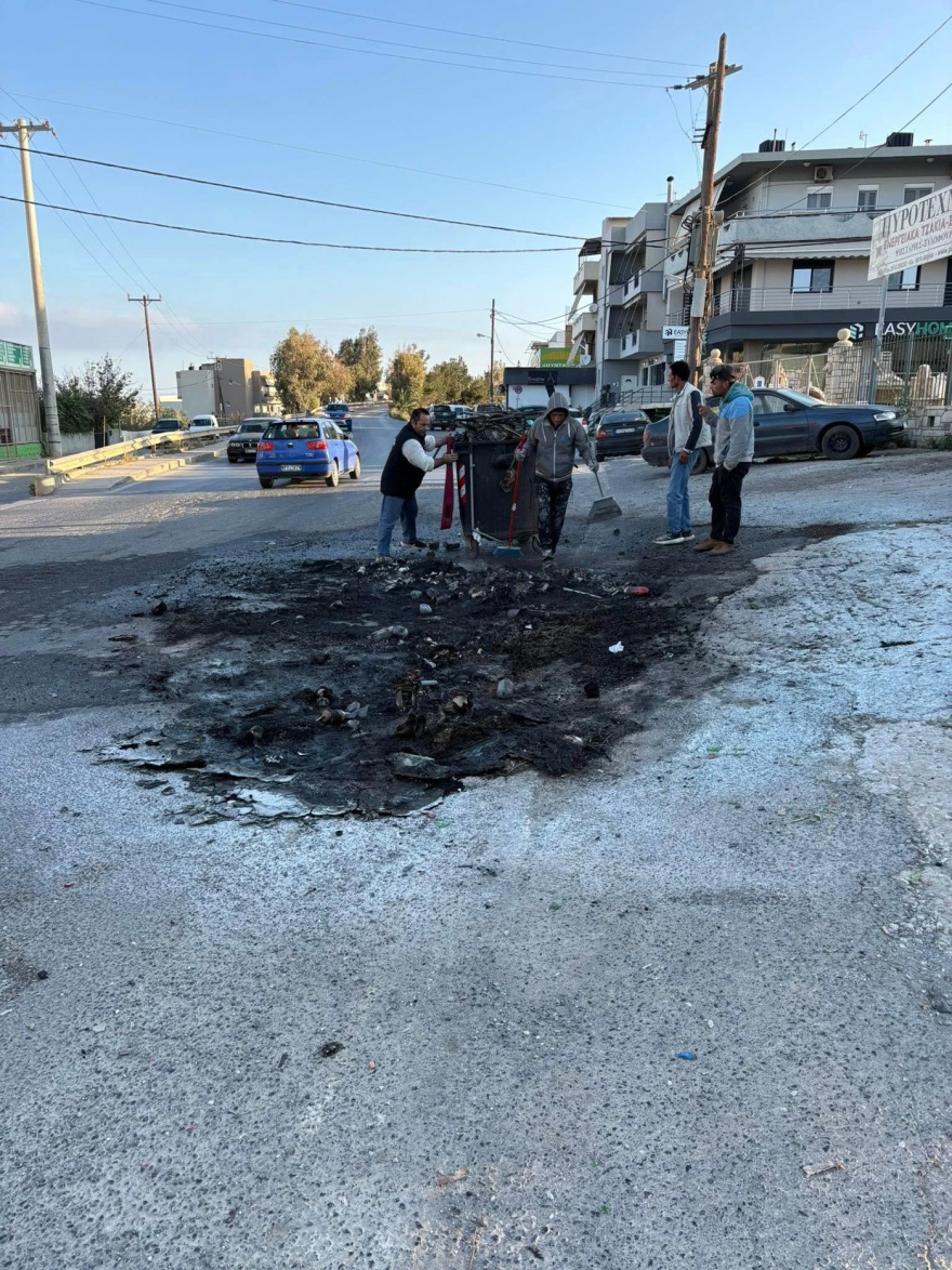 Εικόνες καταστροφής στο Ηράκλειο μετά την Ανάσταση: Έκαψαν φανάρια, δέντρα και κάδους - Δείτε φωτογραφίες