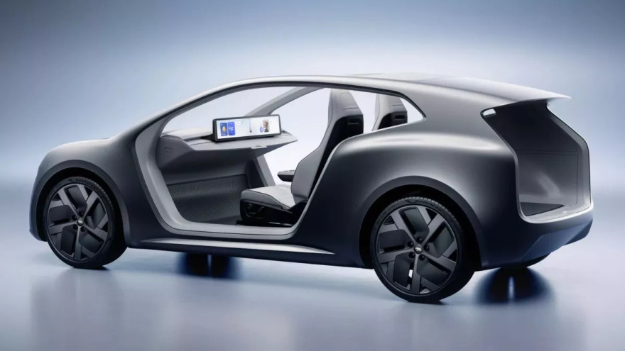 Η Lucid αλλάζει στρατηγική