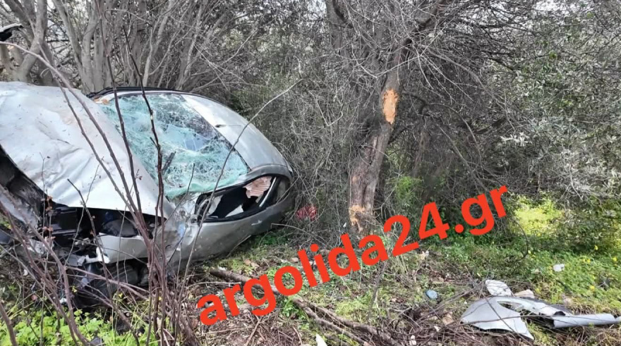Σοβαρό τροχαίο στα Καρναζέικα Αργολίδας, αυτοκίνητο κατέληξε σε δέντρα, δύο τραυματίες