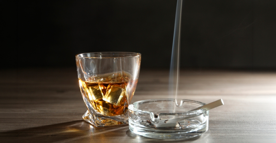 «Μεγάλος αδελφός» για τσιγάρα και ποτά: Τι αλλάζει από 16 Απριλίου