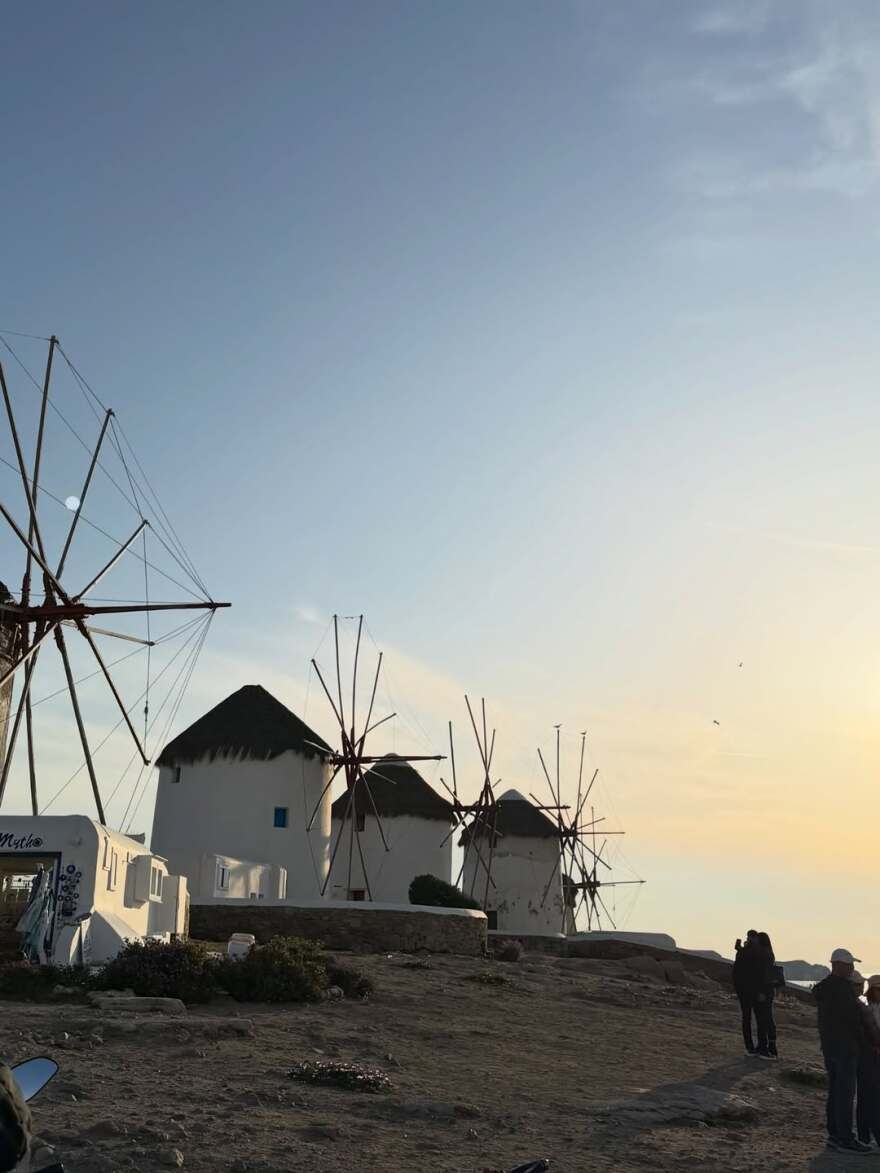 Η Κωνσταντίνα Ευρυπίδου πέρασε το Πάσχα στη Μύκονο με τον Φίλιππο Μιχόπουλο και τα παιδιά της
