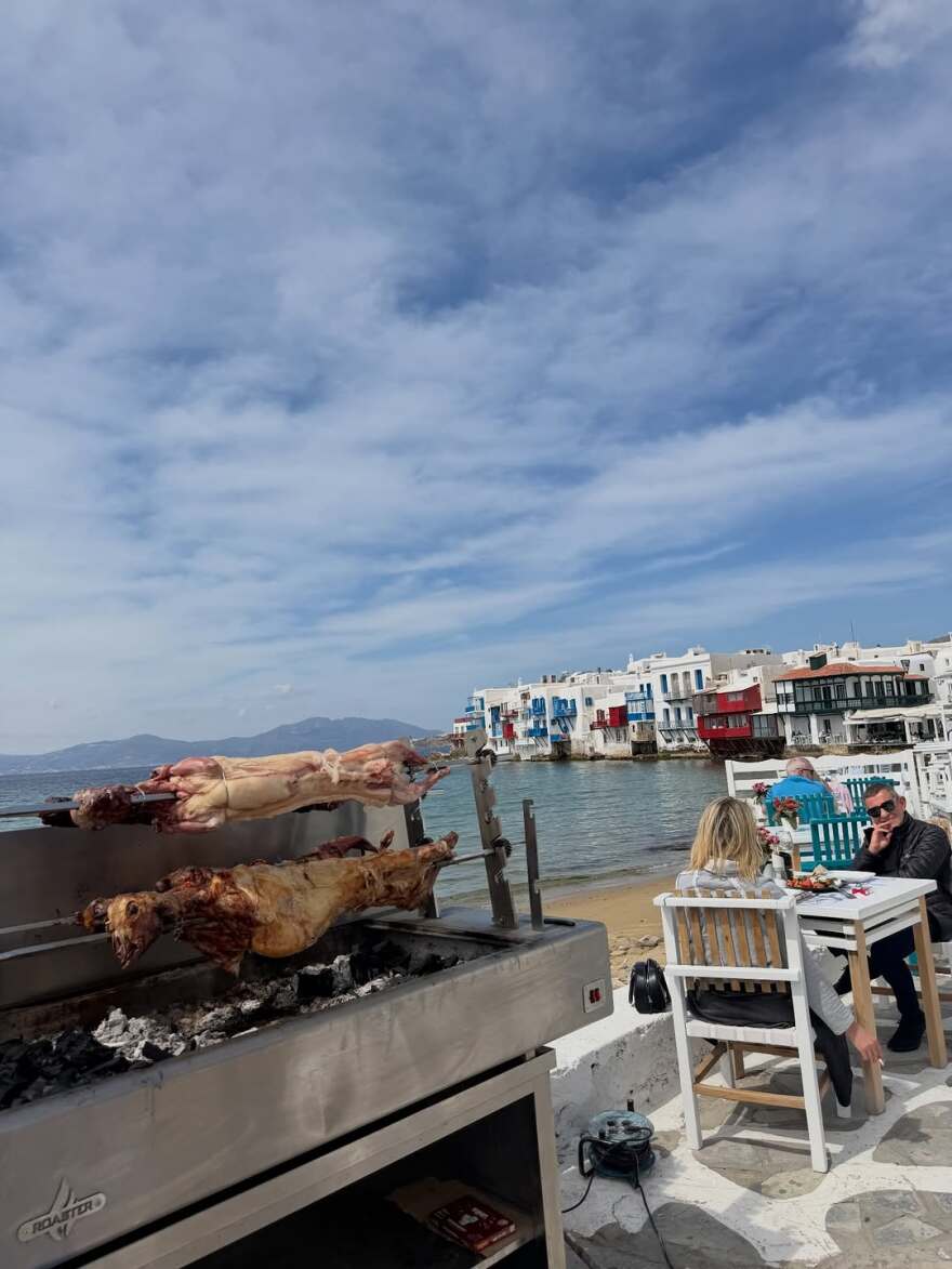 Η Κωνσταντίνα Ευρυπίδου πέρασε το Πάσχα στη Μύκονο με τον Φίλιππο Μιχόπουλο και τα παιδιά της