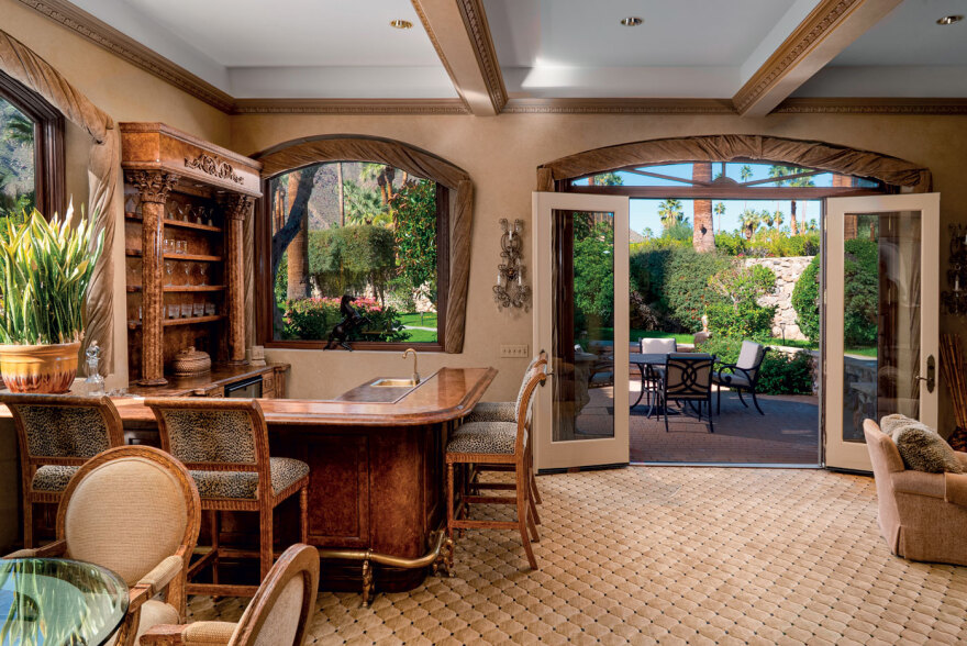 Villa Paradiso: Το καταφύγιο του Κάρι Γκραντ πωλείται για 11 εκατ. ευρώ 