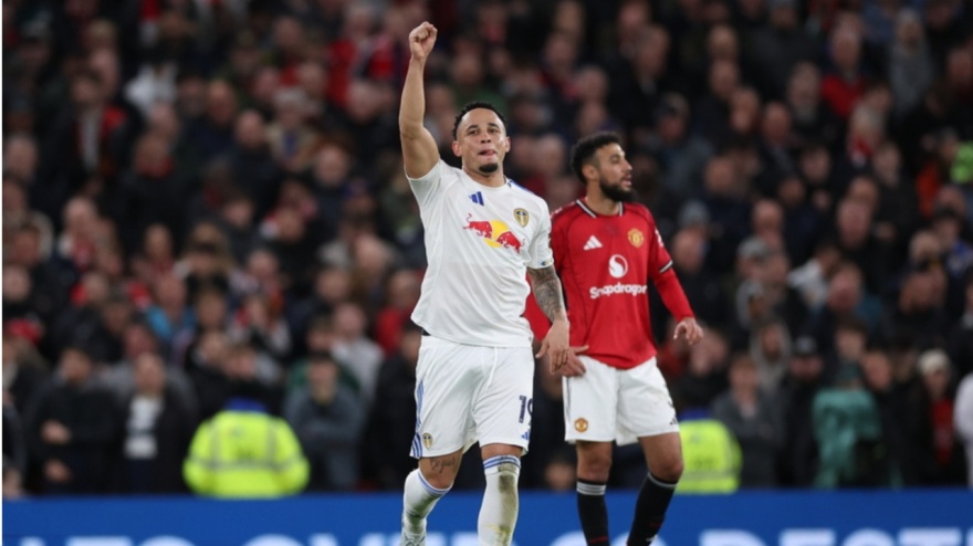 Από τη φιλανθρωπία, στο ποδόσφαιρο: O Δρακόπουλος του «Νιάρχος» πήρε... φανέλα βασικού στη Leeds Utd