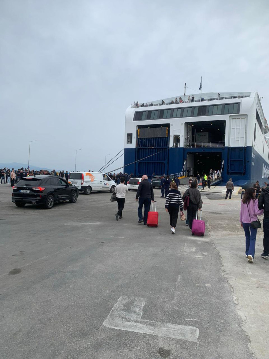 Στις 18:00 αποχωρεί το Blue Star 1 από το λιμάνι της Μυτιλήνης, δεν επιβιβάζονται φορτηγά