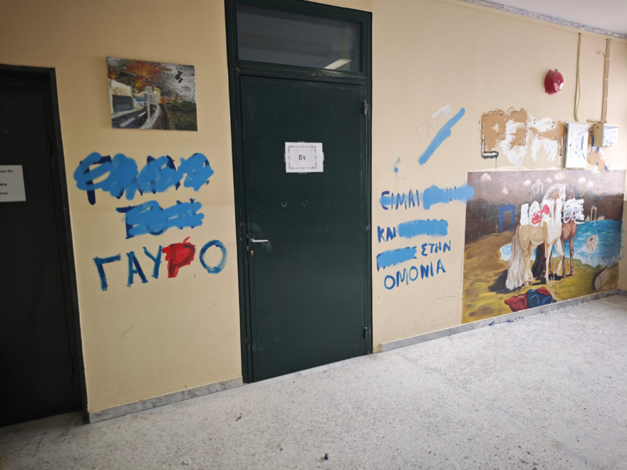 Βομβαρδισμένο τοπίο το 5ο λύκειο της Γλυφάδας: Βανδάλισαν, έκλεψαν και άραξαν με καρέκλες στην ταράτσα, δείτε εικόνες