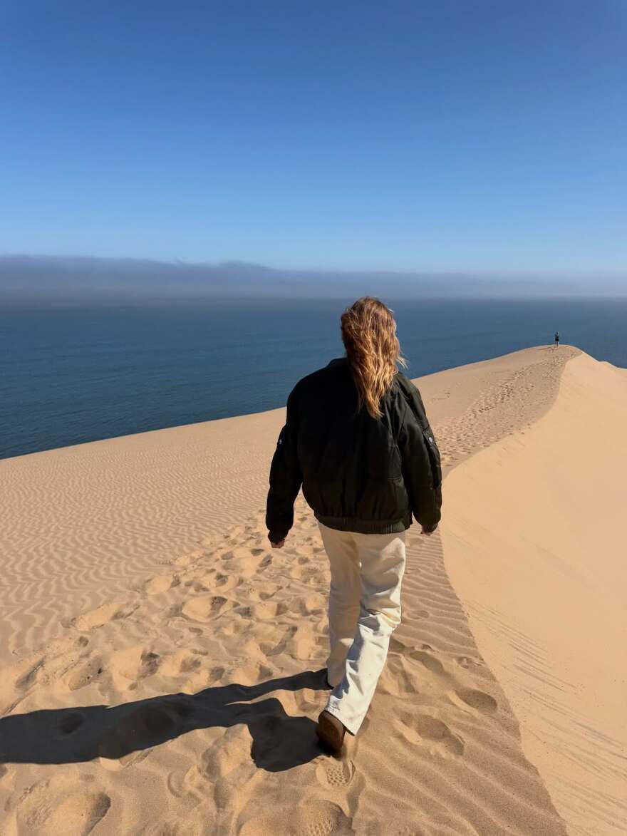 Κιάρα Φεράνι για το ταξίδι της στη Ναμίμπια: Έφαγα σπιτικά λαζάνια στη μέση της ερήμου
