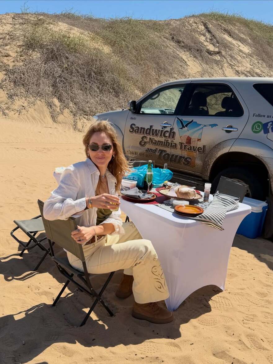 Κιάρα Φεράνι για το ταξίδι της στη Ναμίμπια: Έφαγα σπιτικά λαζάνια στη μέση της ερήμου
