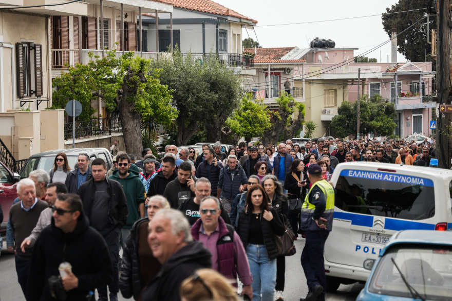 Μεγάλες κινητοποιήσεις και πορείες στη Λέσβο για τον αφθώδη πυρετό, δείτε βίντεο και φωτογραφίες