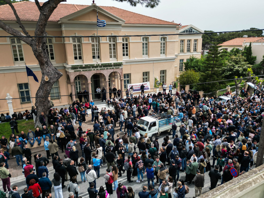 Μεγάλες κινητοποιήσεις και πορείες στη Λέσβο για τον αφθώδη πυρετό, δείτε βίντεο και φωτογραφίες