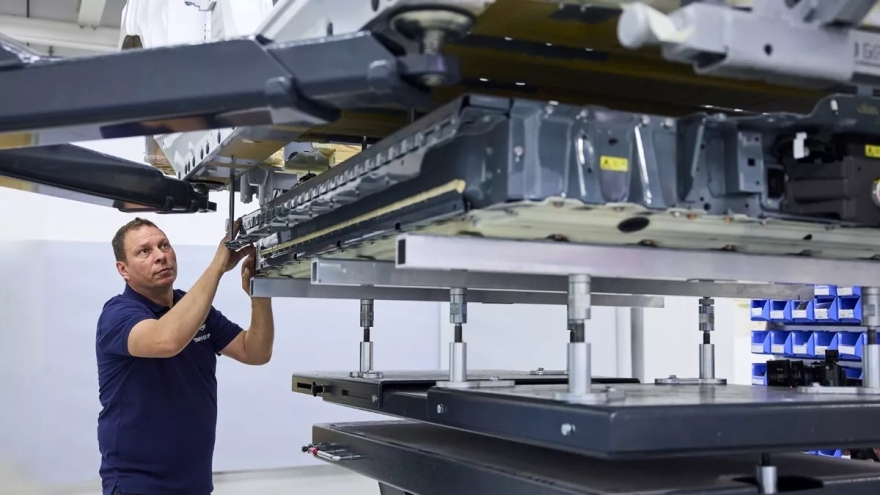 Αυτονομία 700 χιλιομέτρων για την BMW iX5 Hydrogen