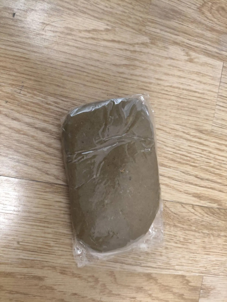 Συνελήφθη 27χρονος που παρέλαβε ταχυδρομικό δέμα με σχεδόν 2 κιλά κάνναβης