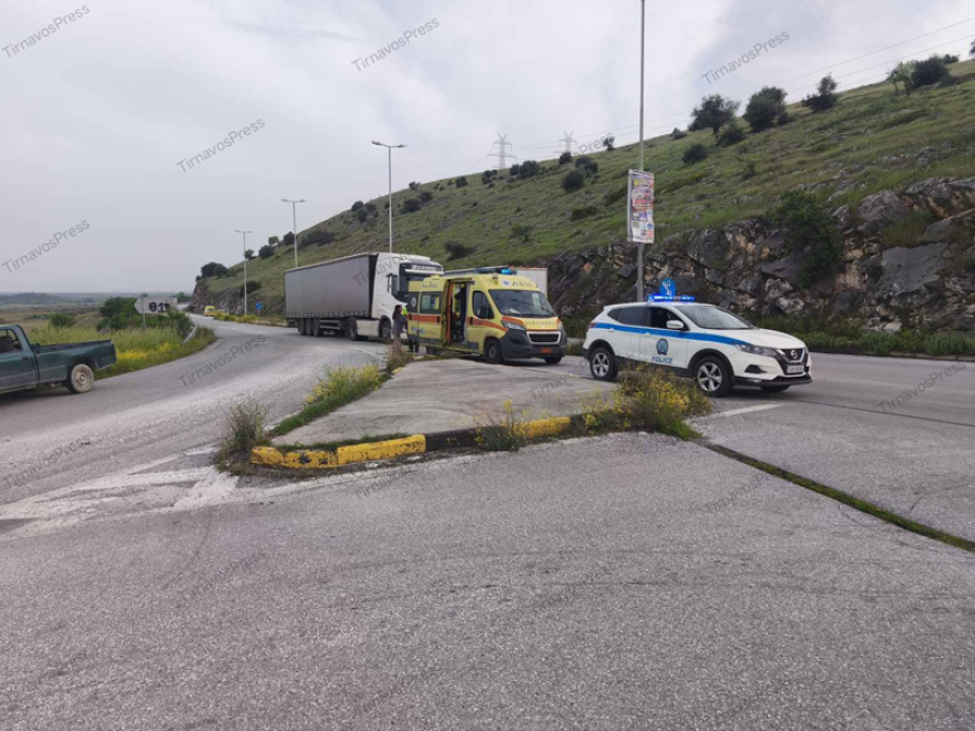 Πέντε τραυματίες σε τροχαίο με δύο αυτοκίνητα στην Εθνική Λάρισας-Κοζάνης, βίντεο