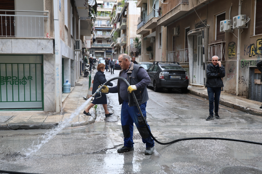 Αθηναϊκός σχιστόλιθος το υλικό που ανέβλυζε από την αυλή στην Κυψέλη: Πώς μπορεί να συνδέεται με τις εργασίες του Μετρό