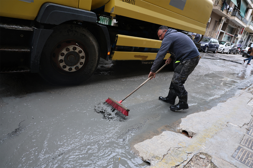 Αθηναϊκός σχιστόλιθος το υλικό που ανέβλυζε από την αυλή στην Κυψέλη: Πώς μπορεί να συνδέεται με τις εργασίες του Μετρό