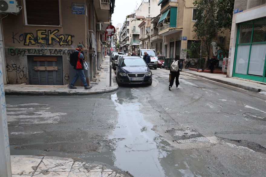 Αθηναϊκός σχιστόλιθος το υλικό που ανέβλυζε από την αυλή στην Κυψέλη: Πώς μπορεί να συνδέεται με τις εργασίες του Μετρό