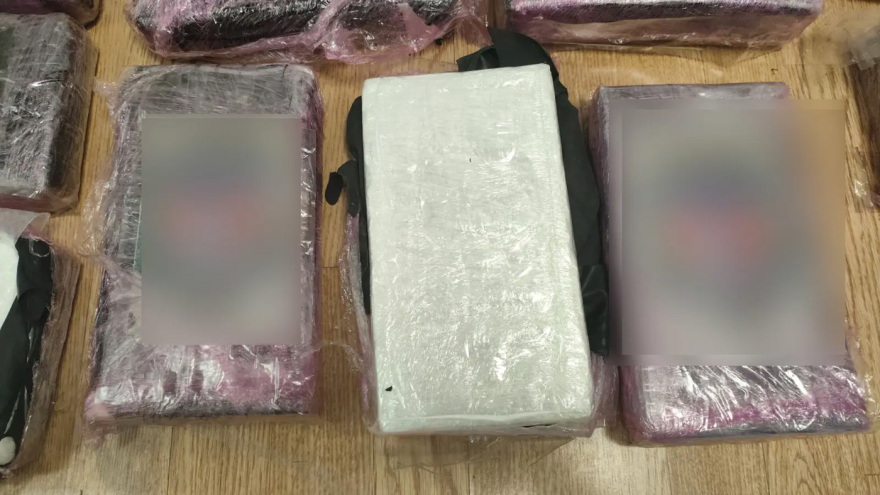 Επιχείρηση της ΕΛΑΣ στον Πειραιά: Τρεις συλλήψεις για κατοχή και διακίνηση 27 κιλών κοκαΐνης