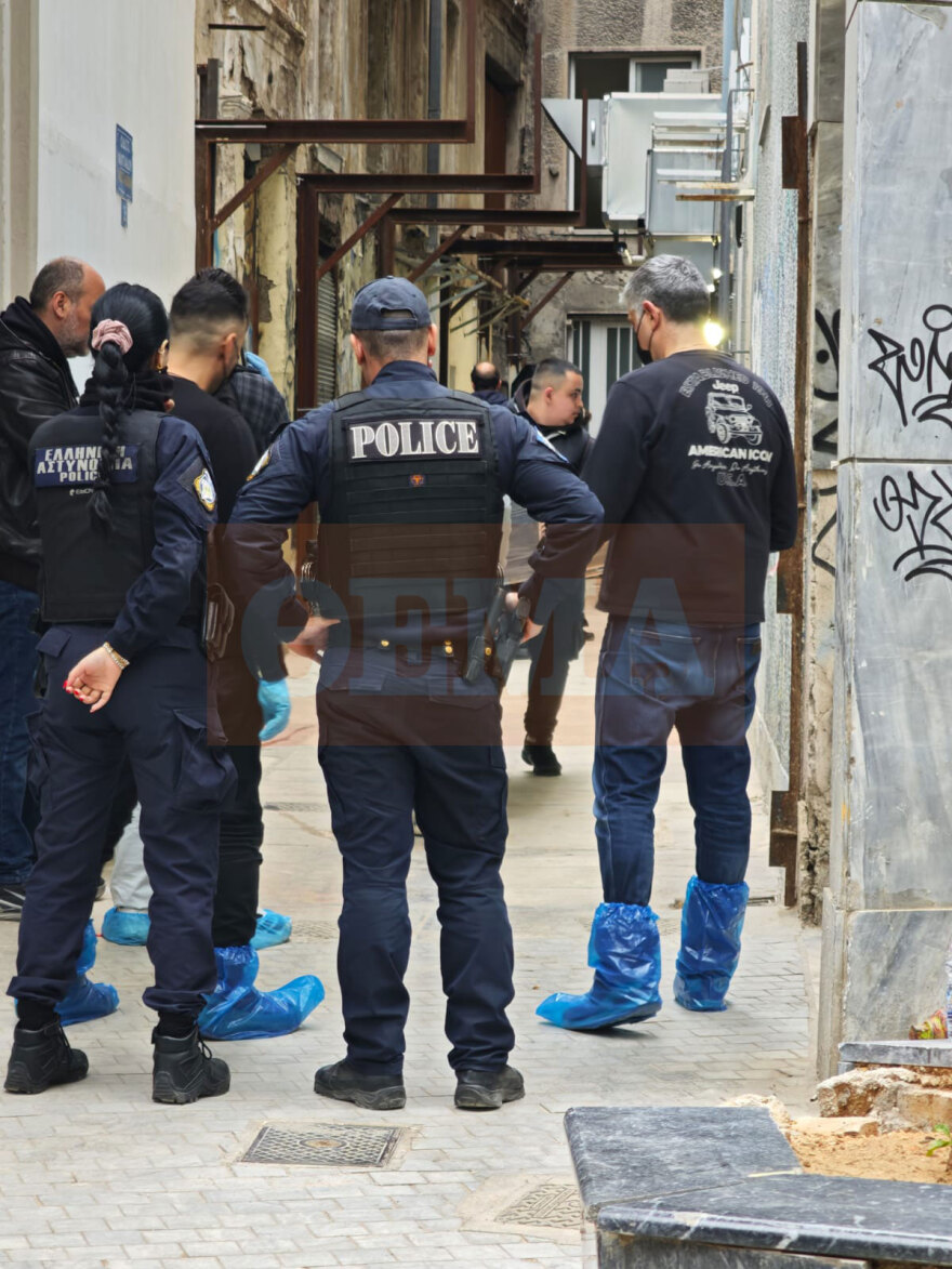 Μυστήριο με τη νεκρή γυναίκα σε πολυκατοικία στην Αθήνα: «Καβγαδίσαμε» λέει ο Ιταλός ύποπτος, με αμυχές και οι δύο, τι δείχνουν τα πρώτα στοιχεία