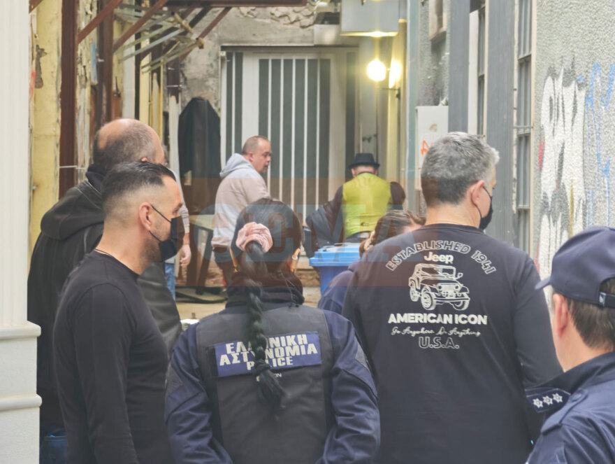 Μυστήριο με τη νεκρή γυναίκα σε πολυκατοικία στην Αθήνα: «Καβγαδίσαμε» λέει ο Ιταλός ύποπτος, με αμυχές και οι δύο, τι δείχνουν τα πρώτα στοιχεία