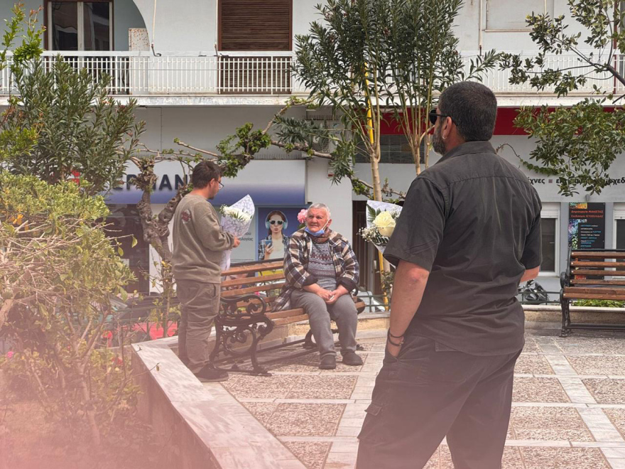 «Καλό ταξίδι αγγελούδι μου»: Σε κλίμα οδύνης συγγενείς και φίλοι λένε το τελευταίο «αντίο» στην 19χρονη Μυρτώ