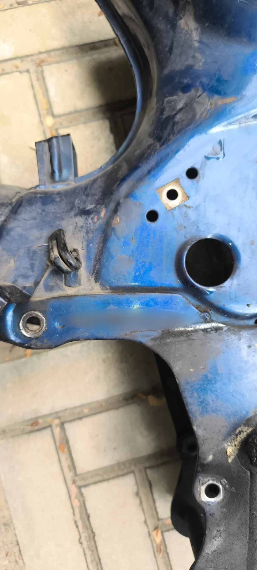 Συμμορία στον Πειραιά έκλεβε μοτοσικλέτες, τις διέλυε και τις πωλούσε για ανταλλακτικά, τρεις συλλήψεις
