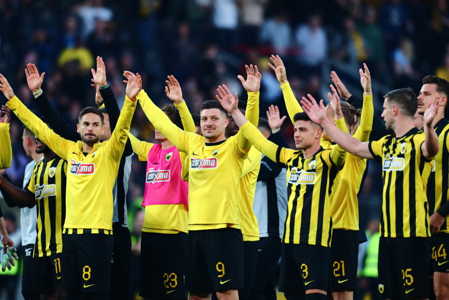 Πάρτι στη Νέα Φιλαδέλφεια μετά το 3-0 της ΑΕΚ επί του ΠΑΟΚ: «Νάτοι οι πρωταθλητές», φώναζε ο κόσμος, δείτε βίντεο