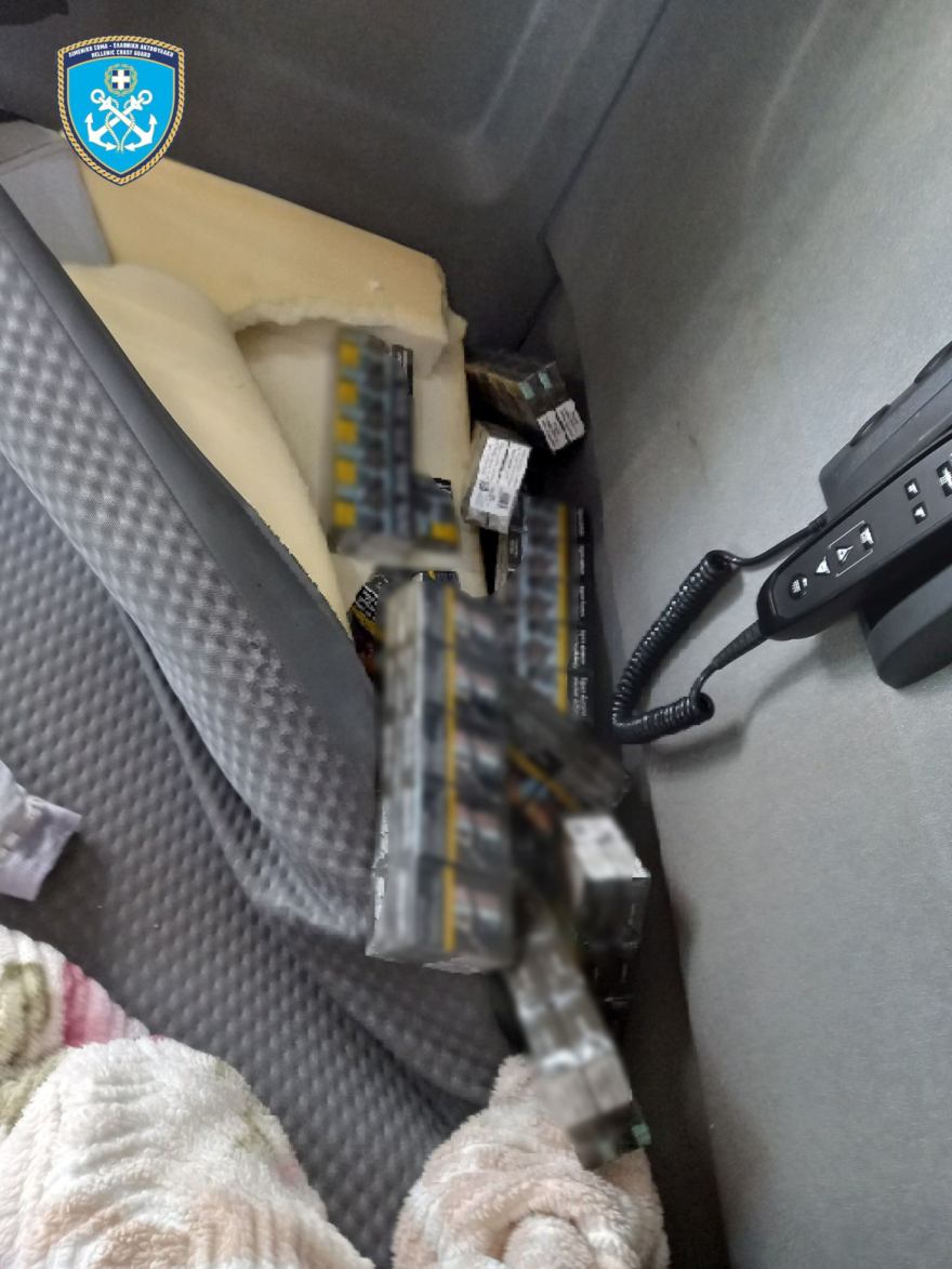 Σκύλος της ομάδας Κ-9 εντόπισε εκατοντάδες λαθραία τσιγάρα σε φορτηγό στην Ηγουμενίτσα
