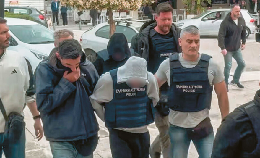 Η ιστορία της Μυρτώς: Οι τρεις που την άφησαν να πεθάνει και οι πολλοί που τη «δίκασαν» για την ομορφιά της 