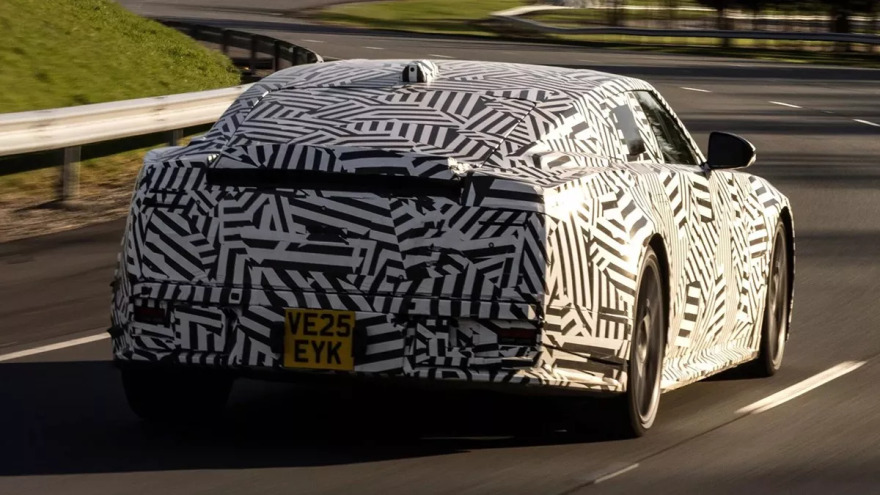 H ηλεκτρική Jaguar έχει ισχύ 1.000 ίππους και έως 700 χλμ. αυτονομία
