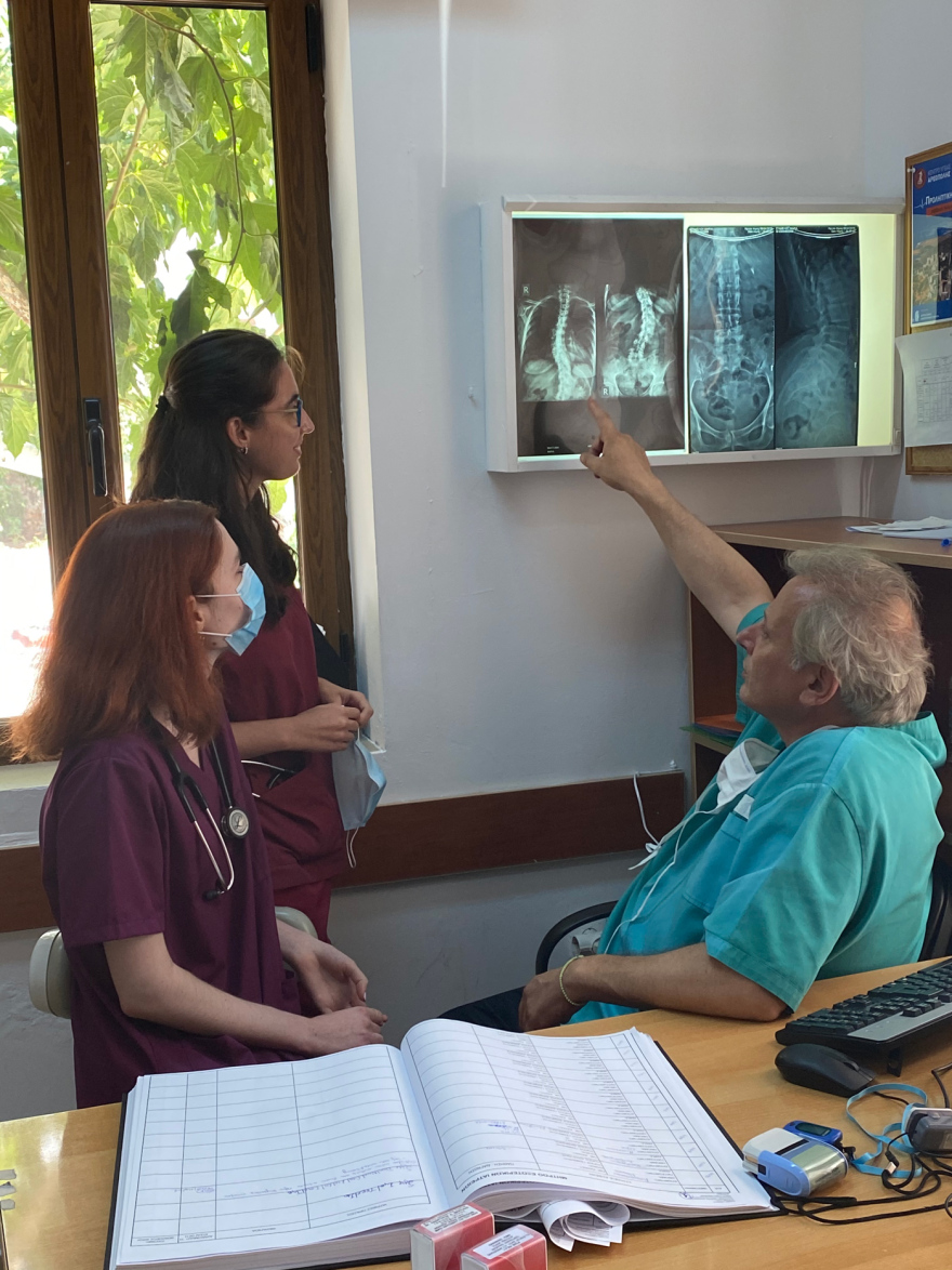 Ο βραβευμένος γιατρός Ανάργυρος Μαριόλης στον Δανίκα: Έχω επενδύσει τα πάντα στο βλέμμα των ασθενών, με κάνουν κάθε μέρα καλύτερο άνθρωπο