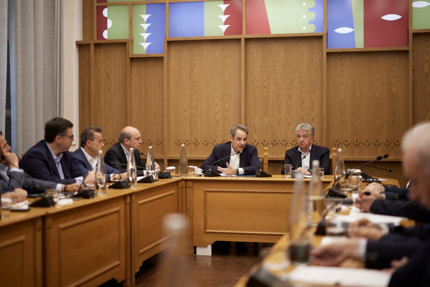 Σύσκεψη υπό τον Μητσοτάκη στην Περιφέρεια Κρήτης για την αντιμετώπιση της λειψυδρίας