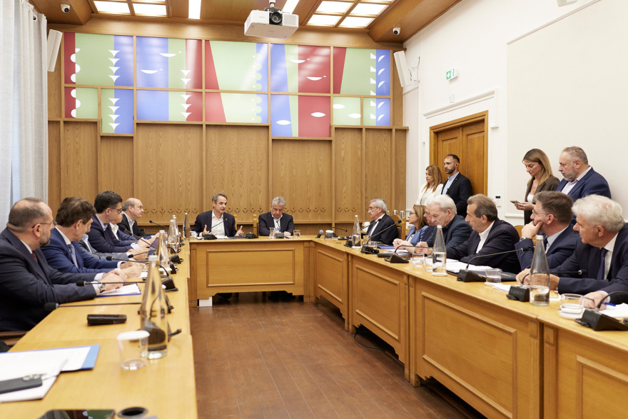 Σύσκεψη υπό τον Μητσοτάκη στην Περιφέρεια Κρήτης για την αντιμετώπιση της λειψυδρίας