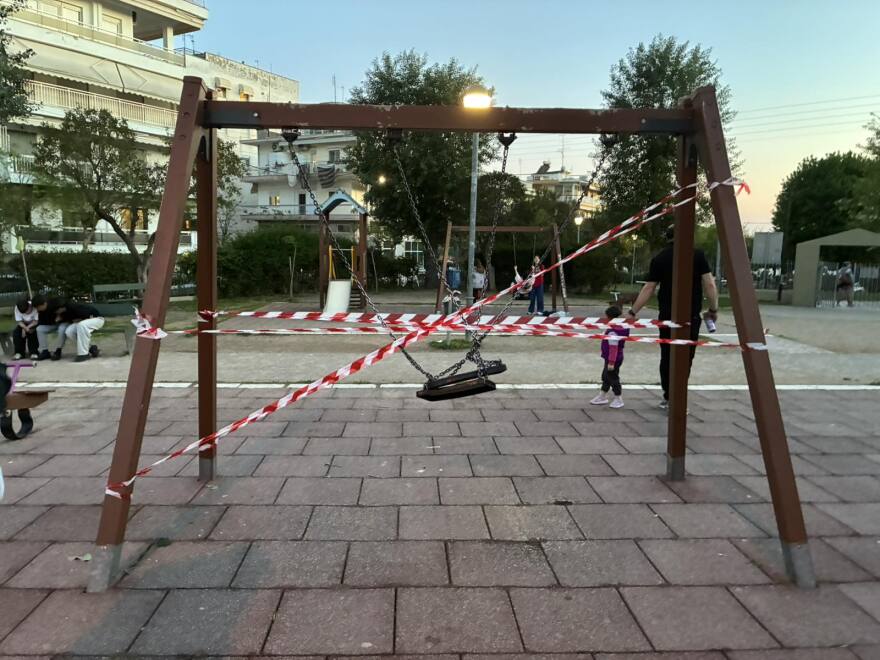 Βανδαλισμός παιδικής χαράς στην Καλαμαριά, μήνυση κατ' αγνώστων κατέθεσε ο δήμος