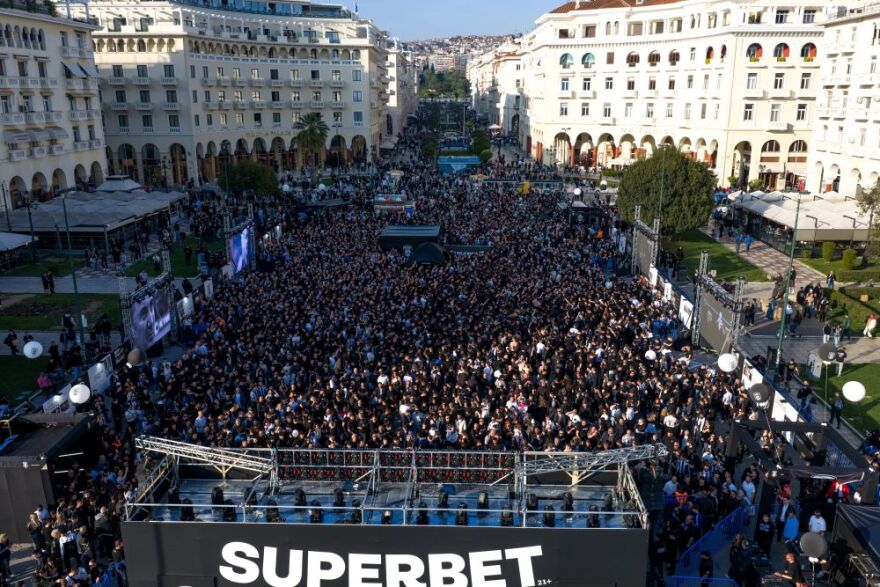 Πανηγυρισμοί στη Θεσσαλονίκη από του ΠΑΟΚ για τα 100 χρόνια του Δικεφάλου του Βορρά - Δείτε βίντεο