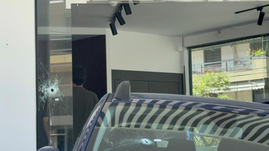 Πυροβολισμοί και μολότοφ σε αντιπροσωπεία αυτοκινήτων στη Θεσσαλονίκη