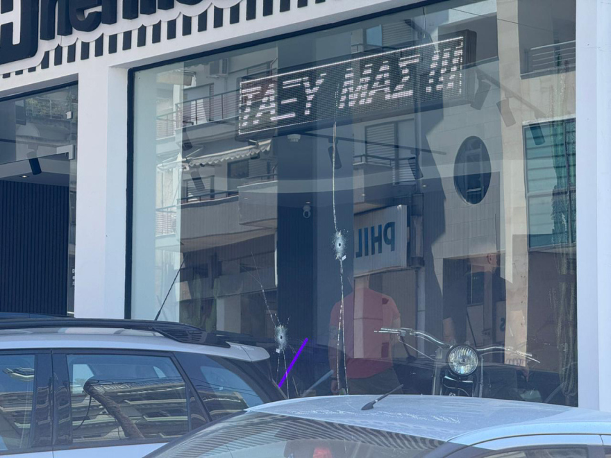 Πυροβολισμοί και μολότοφ σε αντιπροσωπεία αυτοκινήτων στη Θεσσαλονίκη