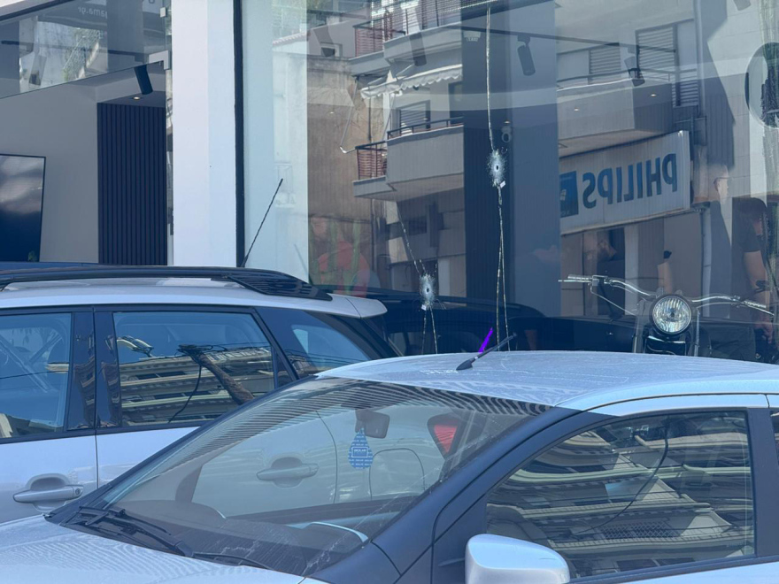 Πυροβολισμοί και μολότοφ σε αντιπροσωπεία αυτοκινήτων στη Θεσσαλονίκη