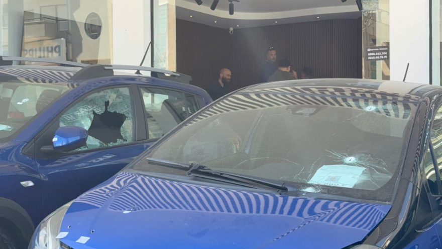 Πυροβολισμοί και μολότοφ σε αντιπροσωπεία αυτοκινήτων στη Θεσσαλονίκη