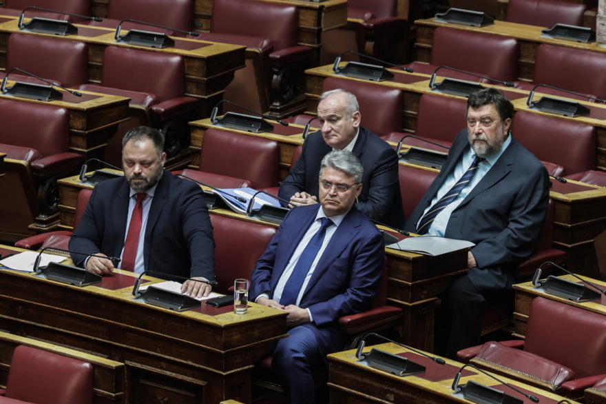 Τα πανεπιστημιακά  πτυχία των 300 της Βουλής: Ποιοι έχουν, ποιοι δεν έχουν, ποιοι εγκατέλειψαν, ποιοι δηλώνουν τελειόφοιτοι