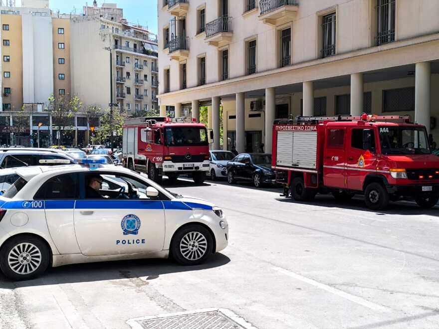 Βλάβη της ΔΕΗ έφερε «μπλακ άουτ» σε κτίριο του υπουργείου Αγροτικής Ανάπτυξης, μεταφέρονται οι ανακοινώσεις Σχοινά για τον αφθώδη πυρετό