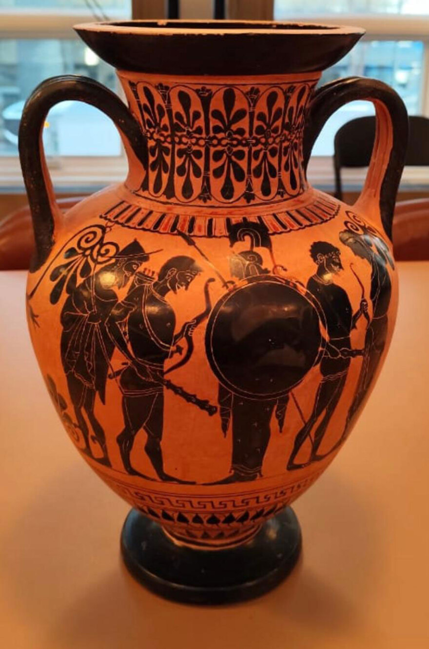 Πέντε αρχαιότητες επιστρέφουν στην Ελλάδα από το Σικάγο: Ανάμεσά τους ακέφαλο άγαλμα του Ερμή και ανάγλυφο της θεάς Aθηνάς