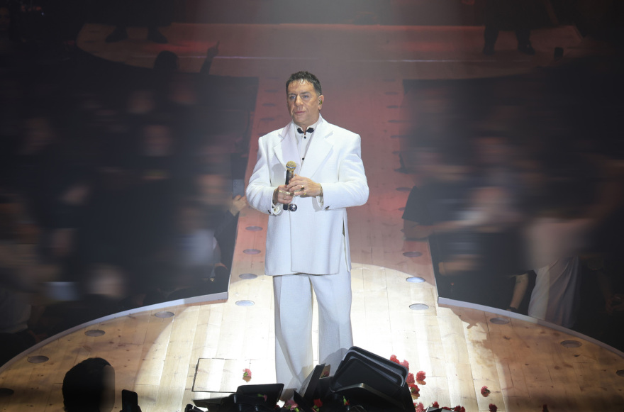 Το μεγάλο παζάρι της αθηναϊκής νύχτας: Ποιος τραγουδάει πού, το δίλημμα του Ρέμου, Οικονομόπουλος και Βίσση στο κέντρο της Αθήνας, η Λιόλιου... κάνει λογαριασμό