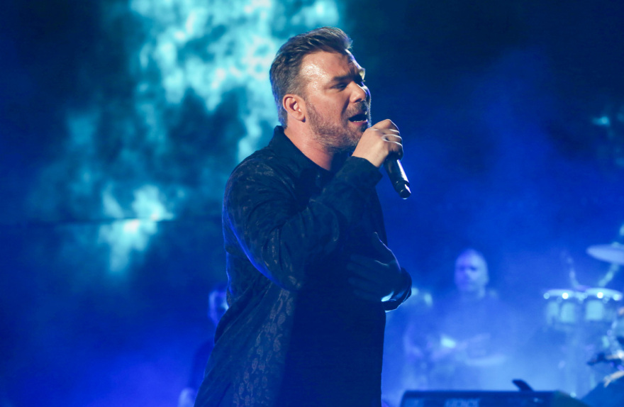 Το μεγάλο παζάρι της αθηναϊκής νύχτας: Ποιος τραγουδάει πού, το δίλημμα του Ρέμου, Οικονομόπουλος και Βίσση στο κέντρο της Αθήνας, η Λιόλιου... κάνει λογαριασμό