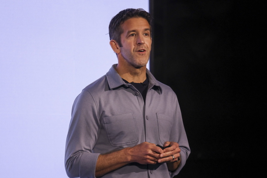 Η Apple μπαίνει στην «μετά-Κουκ» εποχή και ψάχνει το επόμενο εμπορικό hit μετά το iPhone 